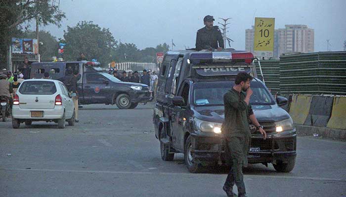 Police personnel remain alert during Majlis Wahdat-e-Muslimeen's sit-in protest at Numaish Chowrangi, Karachi on December 29, 2024. – Online