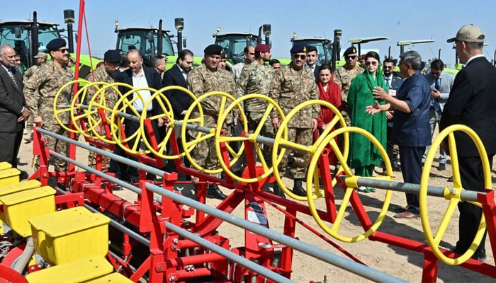 Coas Gen Also Munir, Punjab CM Maryam Nawaz Inspect agricultural machinery at the launching ceremony of the Pakistan Green Initiative in Cholistan on February 15, 2025. - PakGazette News