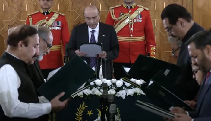 President Asif Ali Zardari manages new ministers and advisors during a ceremony in Aiwan-E-Sadr on February 27, 2025.-SCREENGRAB through PakGazette News