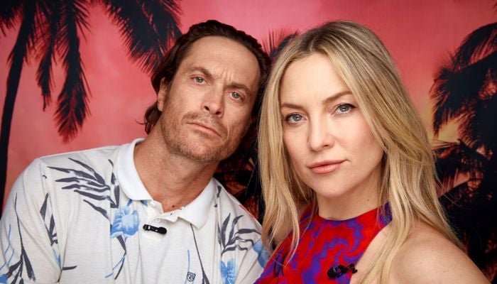 Oliver Hudson flies about his sister Kates's new show