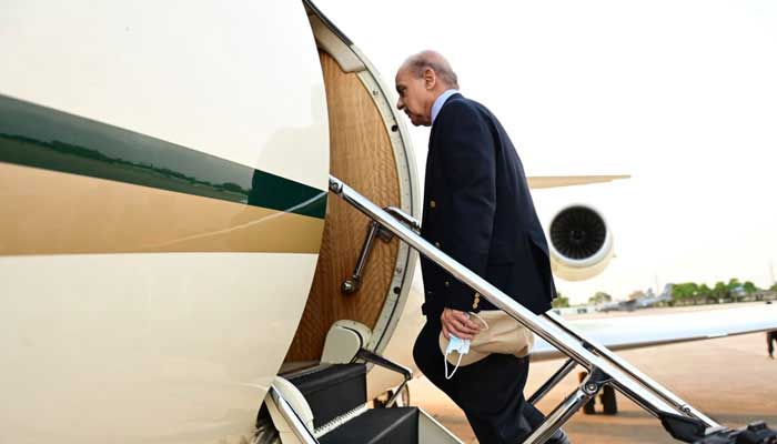 Prime Minister Shehbaz Sharif absolves an aircraft of the Pakistan Air Force while going to Turkiye. - x/@pakpmo/file