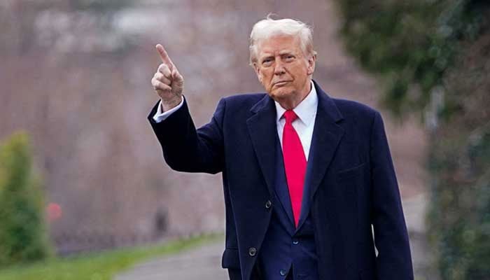 The president of the United States, Donald Trump, makes a gesture before his departure to the Andrews joint base on the way to Florida, in the White House, in Washington DC, USA. UU., March 14, 2025. - Reuters