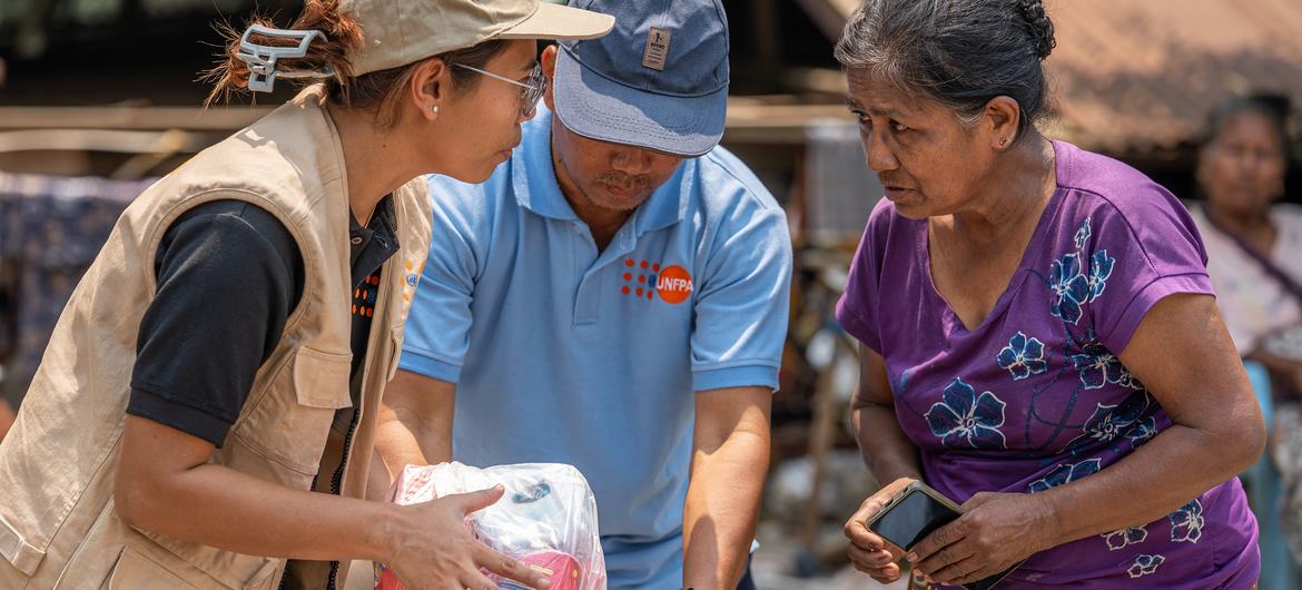 A woman affected by the earthquake receives elements of relief, including the dignity kits of the UNFPA during the UN distribution in the saga, Myanmar. A woman affected by the earthquake receives elements of relief, including the dignity kits of the UNFPA during the UN distribution in the saga, Myanmar.