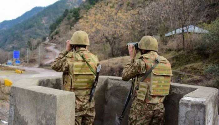 Pakistan army soldiers handle a position on the control line (LOC). - AFP/file