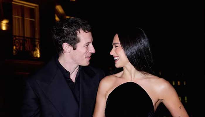 Dua Lipa, the fiance Callum Turner looks in love with the other in the last photos