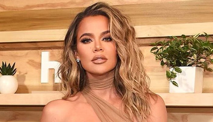 Khloé Kardashian touches his head with his style in the launch of perfume in Germany