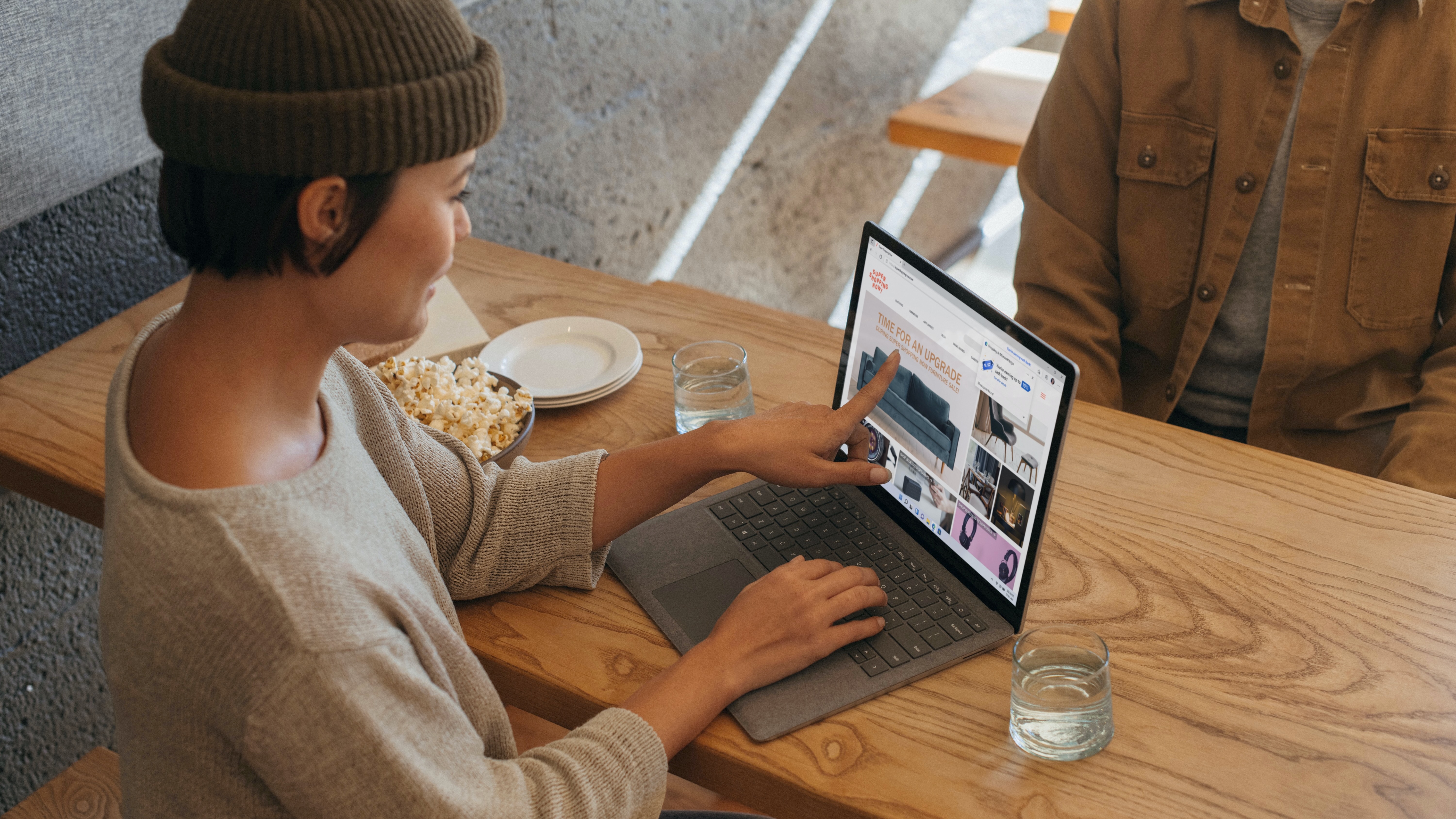 Woman who uses a Windows computer with Microsoft Edge