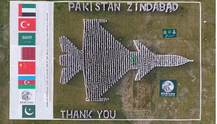 Human formation of the J-10C combat plane exhibited by the citizens of Jhang in the sanctuary of Hadrat Sultan Bahoo in Shorkot. - Screengrab through PakGazette News
