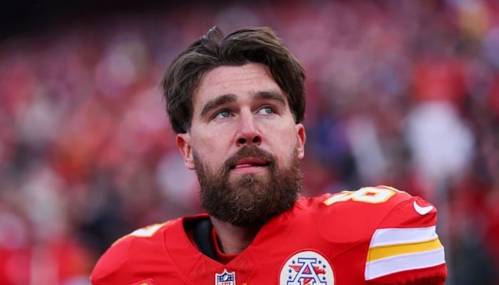 Photo: Travis Kelces Barber Comments on the recent hair transplant rumor: NAH