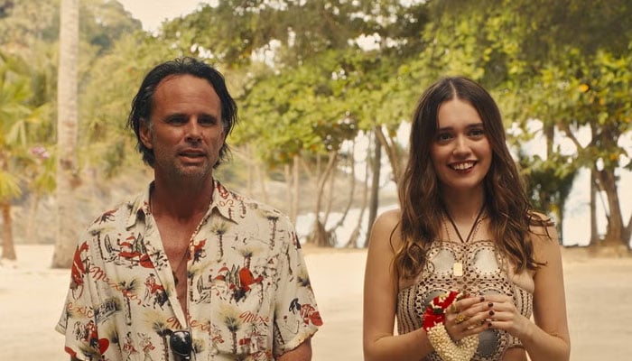 SNL: Walton Goggins avoids the mention of Aimee Lou Wood Feud's rumors
