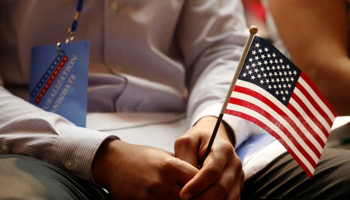 A new citizen has an American flag at the United States citizenship and immigration services ceremony (USCIS) in the New York Public Library in Manhattan, New York, USA, UU., July 3, 2018. - AFP