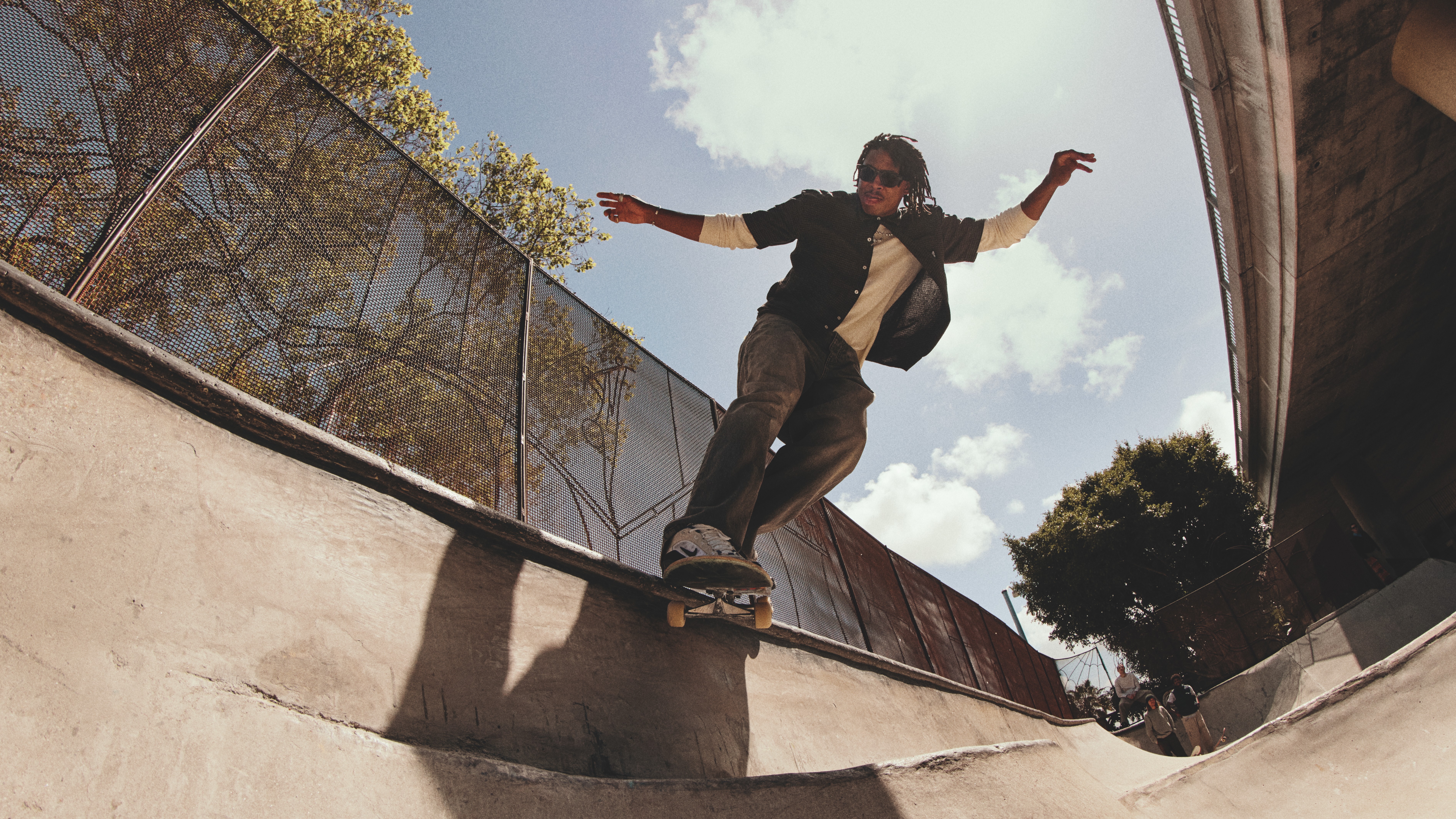 The Smart Glasses of Oakley Meta HSTN used by a skateer