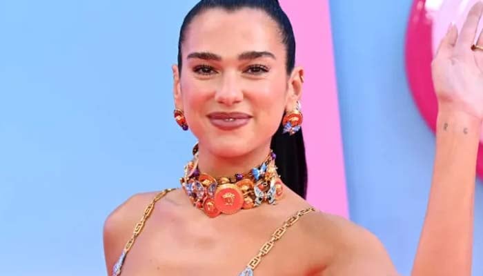 Dua Lipa in tears during his first performance in Wembley