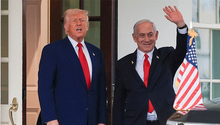 The president of the United States, Donald Trump, speaks as Israeli Prime Minister Benjamin Netanyahu Waves after a meeting at the White House, in Washington, USA. UU., April 7, 2025. - Reuters