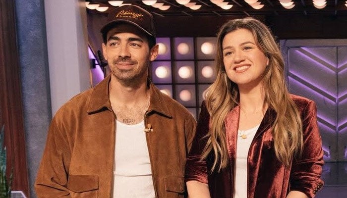 Kelly Clarksson for anguish while putting her eyes on Joe Jonas