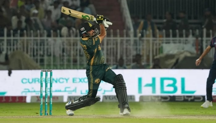 Babar Azam takes the air route, Karachi Kings vs Peshawar Zalmi, Rawalpindi, PSL, May 17, 2025. - PCB