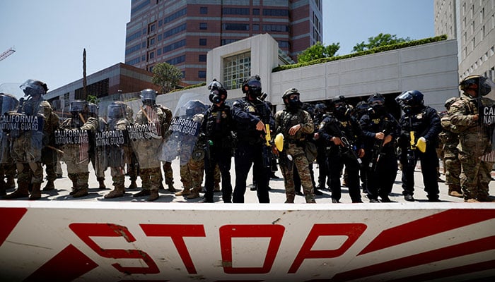 Members of the California National Guard Guard outside the Federal Building Edward R Roybal, after its deployment by the president of the United States, Donald Trump, in response to the protests, in Los Angeles, California, USA. UU. June 8, 2025. - Reuters
