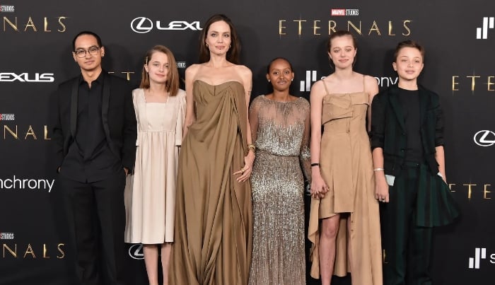 Photo: Angelina Jolie savoring the summer with her, Brad Pitt Kids: Source