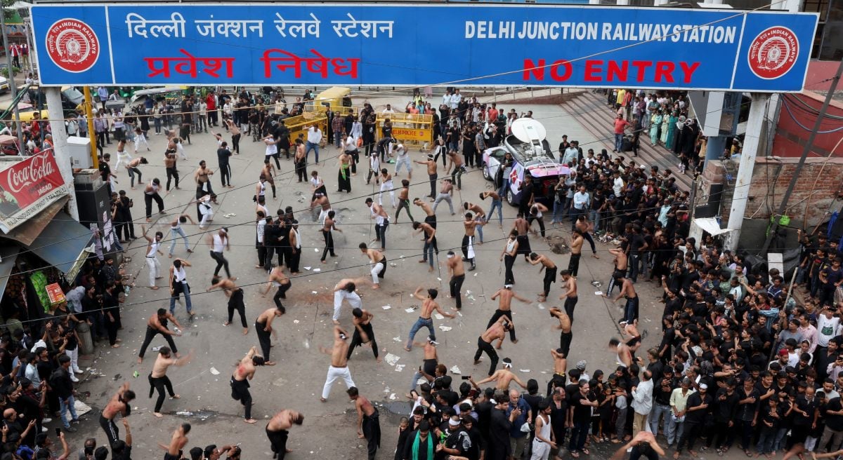 The mourners use razor to flagélate during the commemoration of Ashura in New Delhi, India, July 6, 2025. - Reuters