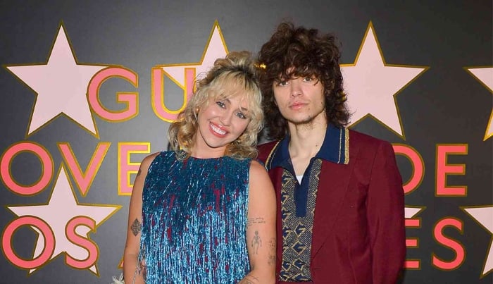 Photo: Miley Cyrus supported by Beau Maxx Marondo