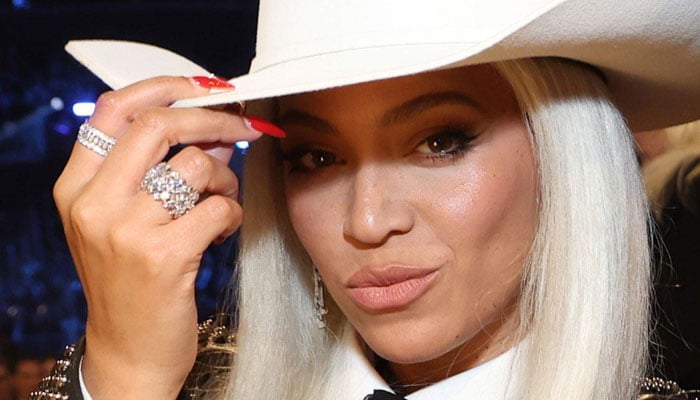 Beyoncé publishes dazzling photos of Cowboy Carter