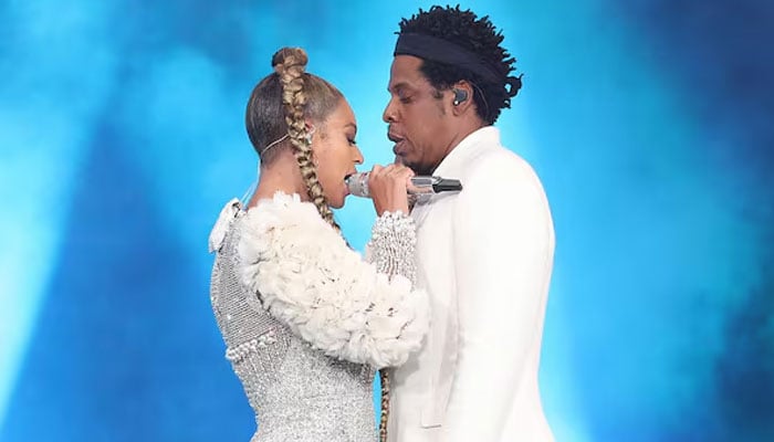Jay-Z makes a surprise appearance in Beyoncé's show