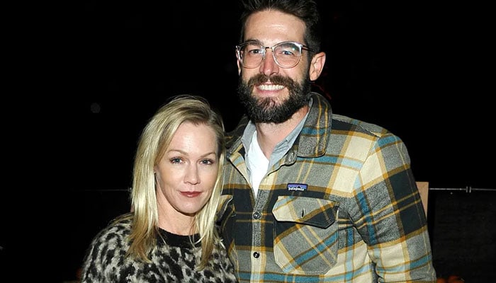 Jennie Garth celebrates the milestone of the relationship with husband Dave Abrams