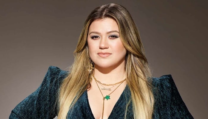 Kelly Clarkson dealing with an incredibly complicated agitation