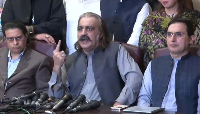 The KP Prime Minister Ali Amin Gandapur (Center) is aimed at a press conference with the president of the PTI, the lawyer Gohar Ali Khan (right) and the general secretary of Partys Salman Akram Raja, and others in Islamabad on July 2, 2025.