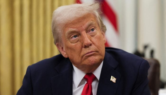 The president of the United States, Donald Trump, prepares to sign an executive order in the Oval Office of the White House in Washington, DC, March 31, 2025. - Reuters