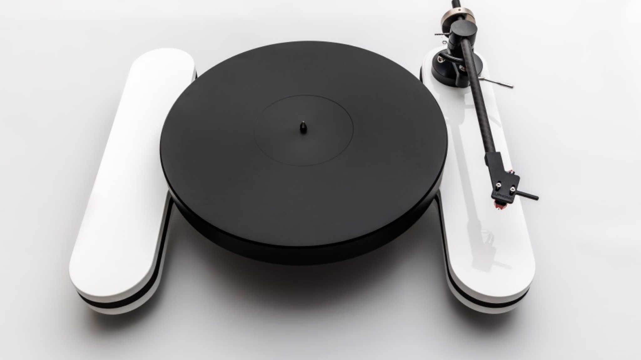 Product photo of the Lufonic H2 turning plate at the top of a white surface