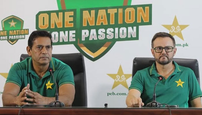 The director of PCBS, AQIB high performance, Javed (left) speaks during a press conference along with the chief coach of the white ball of Pakistans, Mike HESSON, while announcing the green shirts team for the Asia Cup, the Eau Tri-series on August 17, 2025.-Facebook@pakistanccoCketBoard