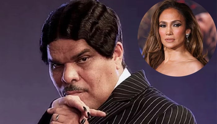 Luis Guzmán Shades Jennifer López in Shrinking of shoulders without impressive