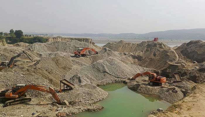 The Newsheras district administration launches a repression against illegal gold mining along the shores of the Indo River in the Jabi area in Nizampur on October 5, 2024. - Facebook/Dcnowshera