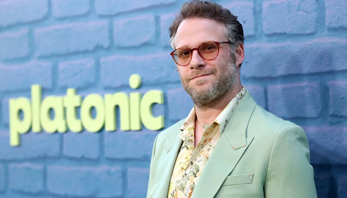 Seth Rogen fans ask for more than selfies and autographs