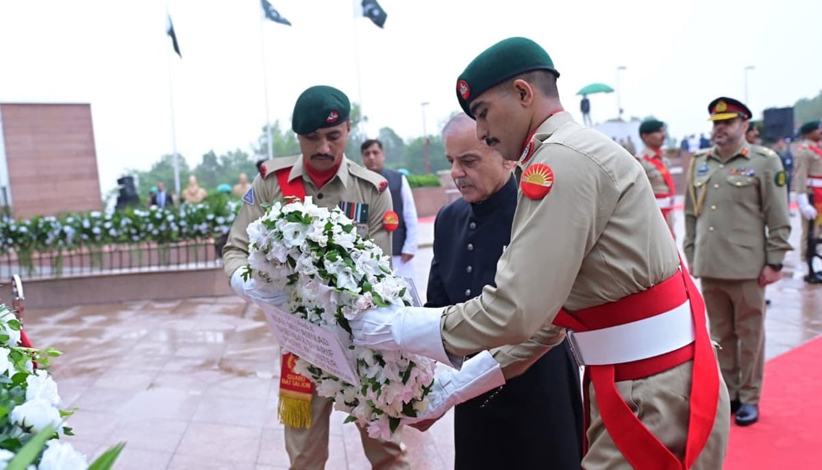 PM Shehbaz Sharif puts a crown of flowers in the Pakistan monument during the flag accommodation ceremony in Islamabad on August 14, 2025.-x@govtofpakistan