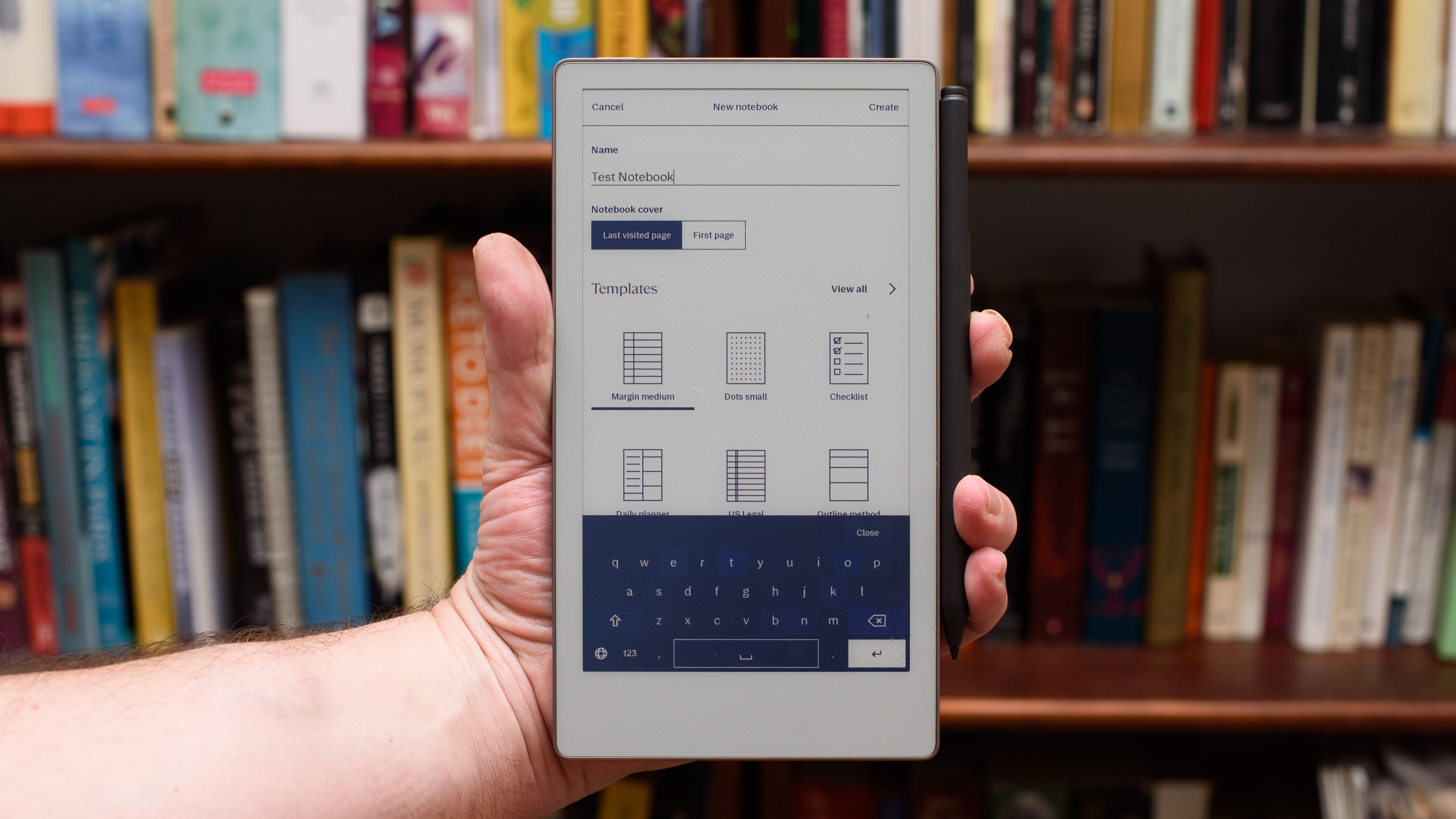 Notable Paper Pro Move Tableta in front of a book library, which shows several writing screens and comparing the size with a MoTnkine notebook