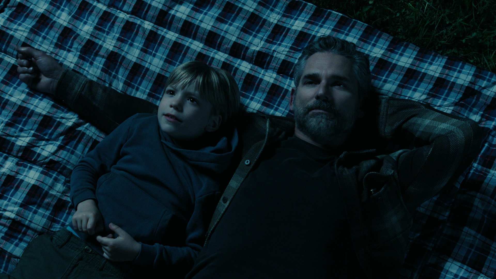 Kyle is in a picnic blanket with his son, Caleb, in season 1