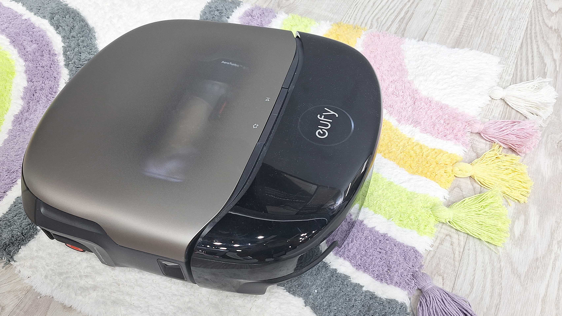 EUFY OMNI S2 with smell capsule
