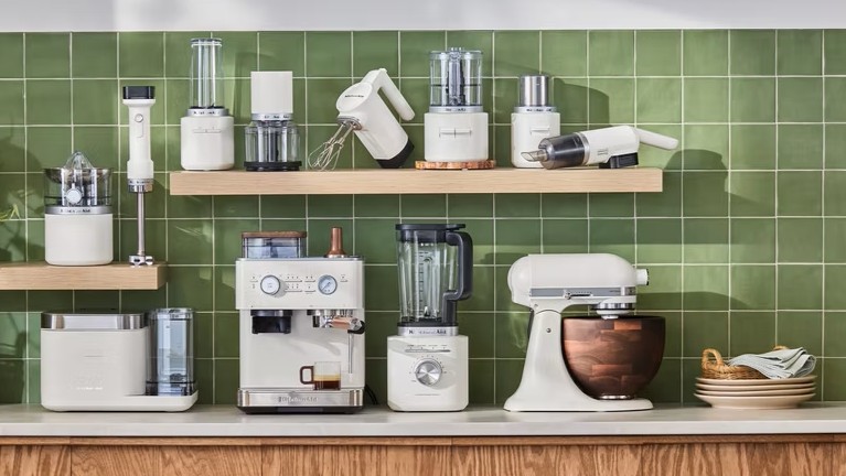 Kitchenaid appliances in white porcelain exhibition
