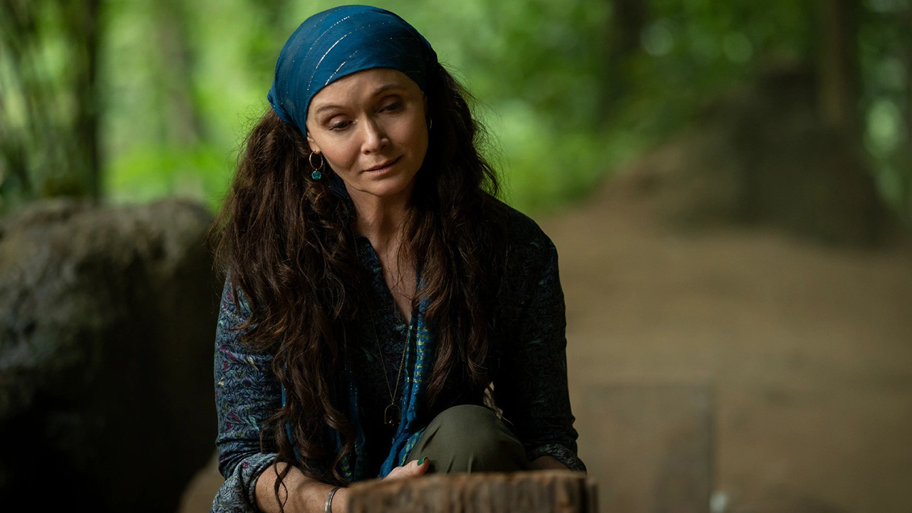 Give me Sylvia kneeling in a tomb in alien: Earth season 1 episode 8