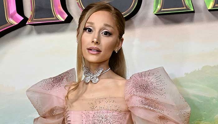 Ariana Grande celebrates the main victory of the award after announcing the first tour in 7 years