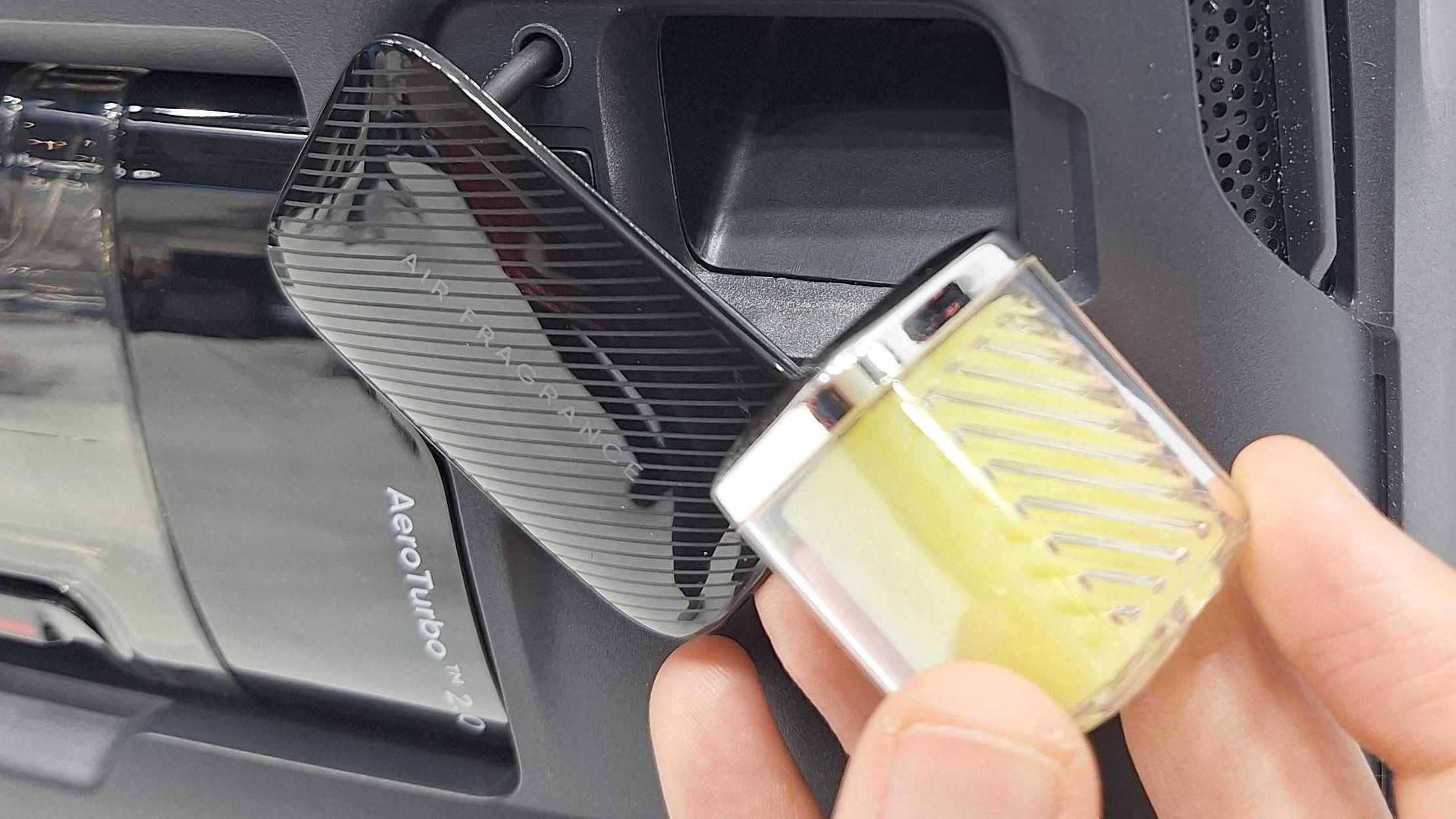 EUFY OMNI S2 with smell capsule