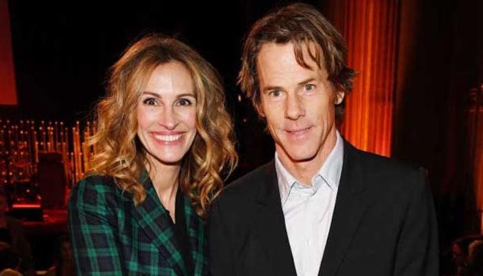 Julia Roberts, Daniel Mod spends a lot of time separate