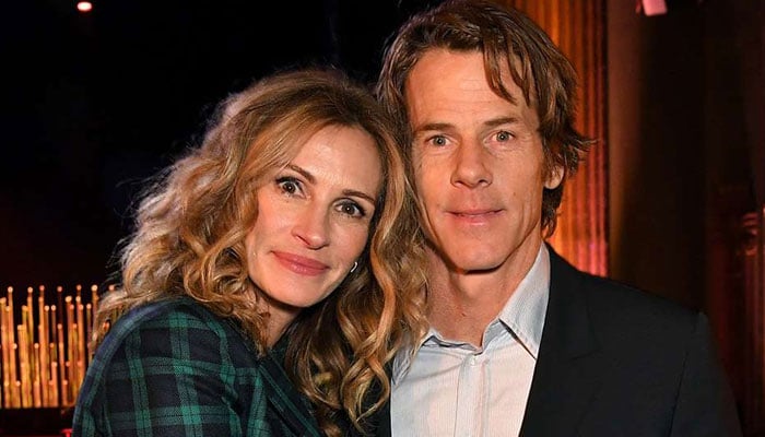 Julia Roberts gets excited about the old Mod