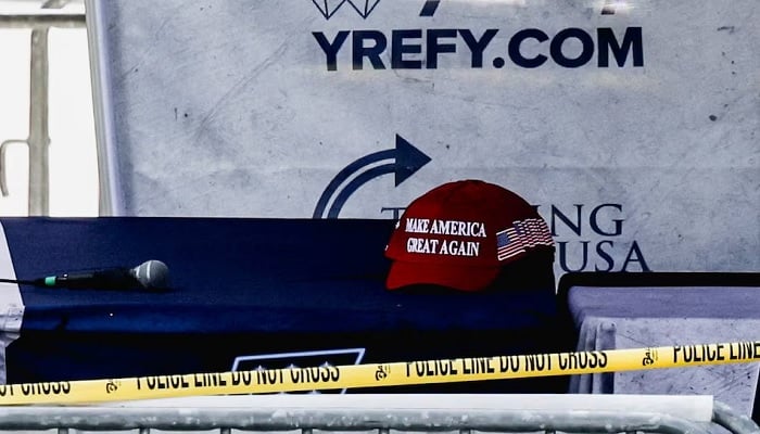 A Make America Great Again hat sits at a table inside a tent cordoned down after the right -wing activist, the commentator, Charlie Kirk, an ally of President Donald Trump, received a deadly shot during an event at the University of Utah Valley, in Orem, Utah, USA. UU., September 10, 2025.— Reuters