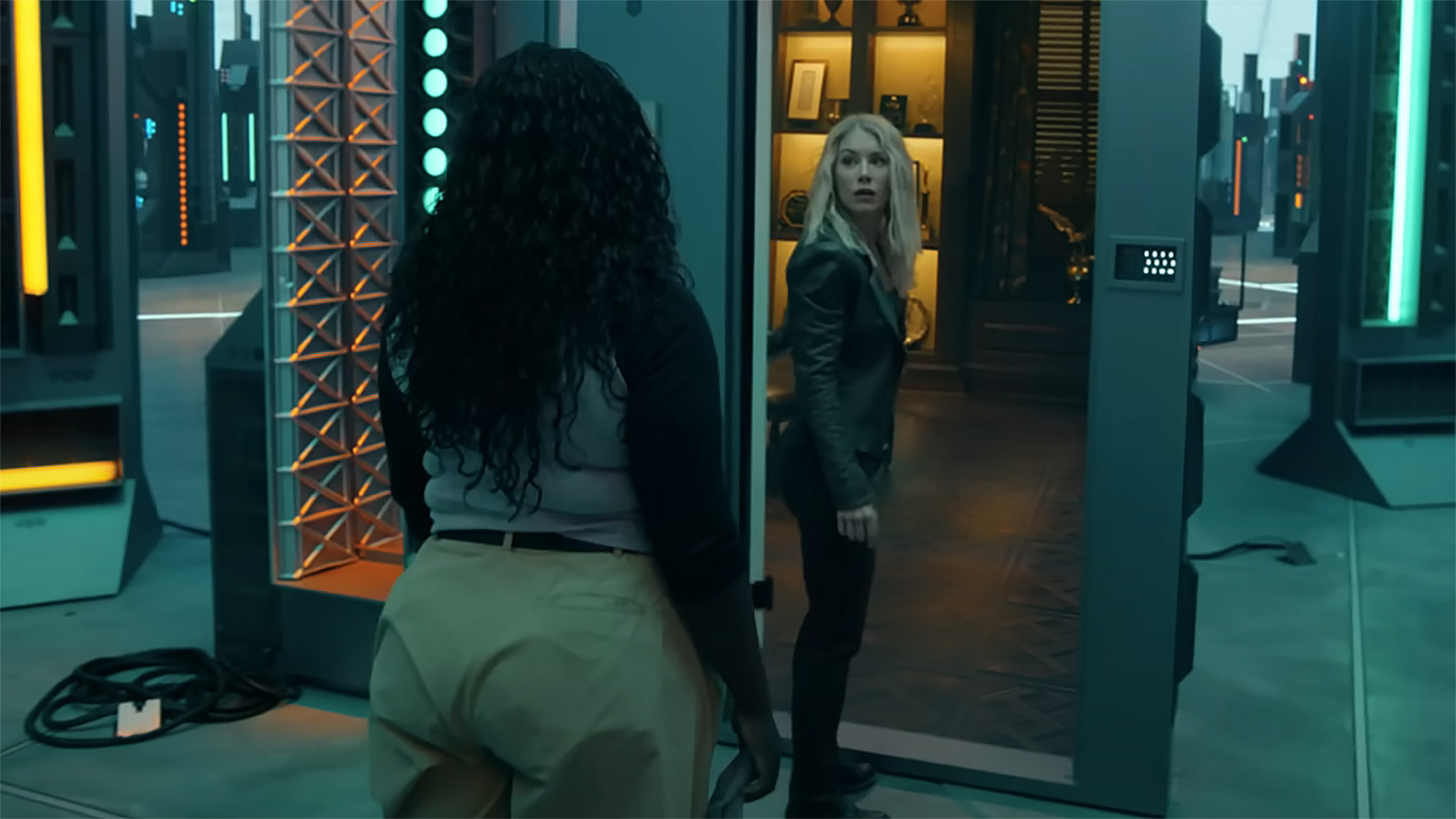 Emilia Harcourt and Leota Adebayo standing in front of the door of the earth-2 in the Pacific of Pacifiers Episode 2