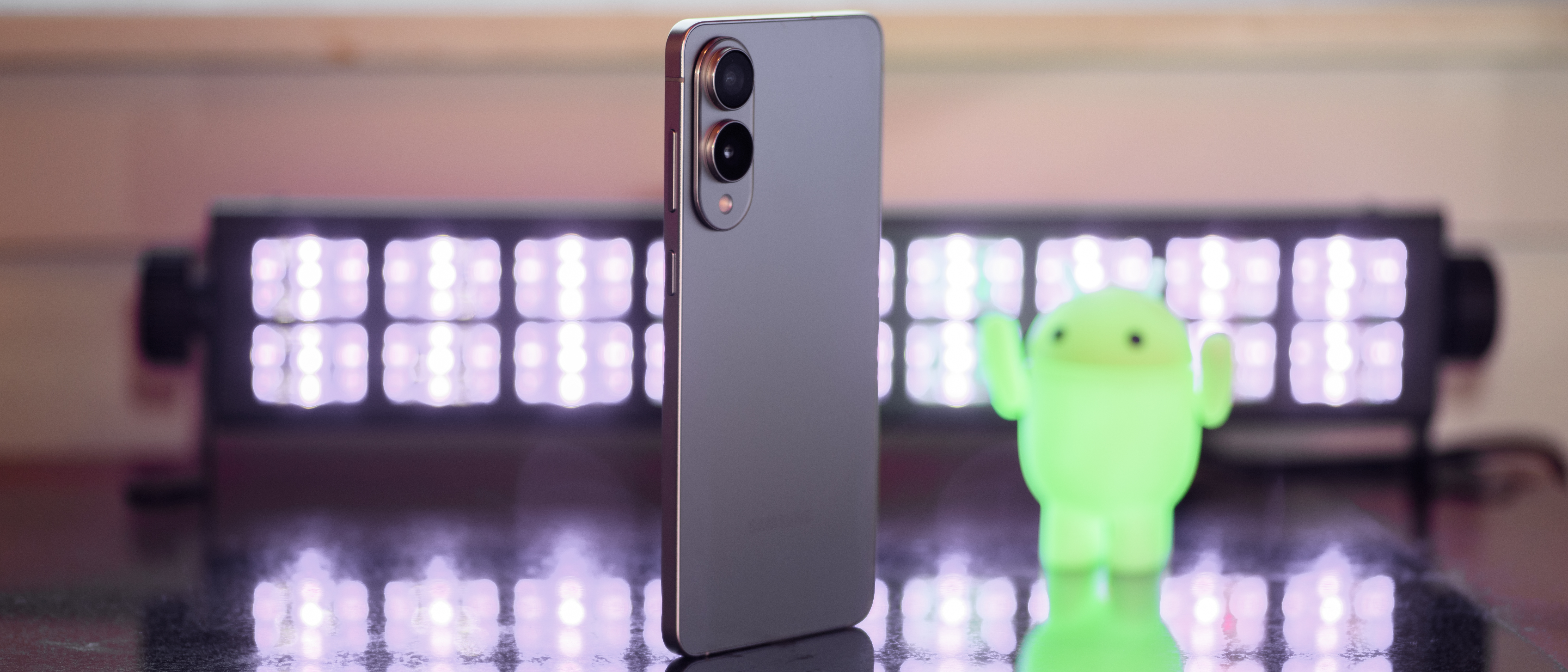 Samsung Galaxy S25 EDGE from a 3/4 angle with black lights and an android that blurred in the background