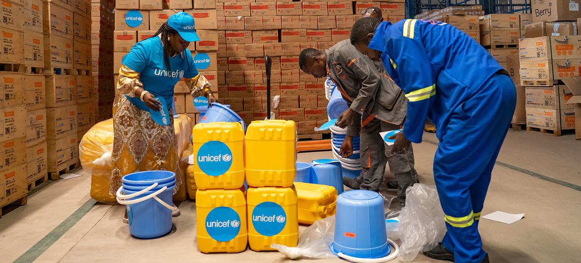 Emergency aid is prepared for childbirth to the province of Kasaï in response to the recently declared outbreak of Ebola virus disease in Dr Congo.