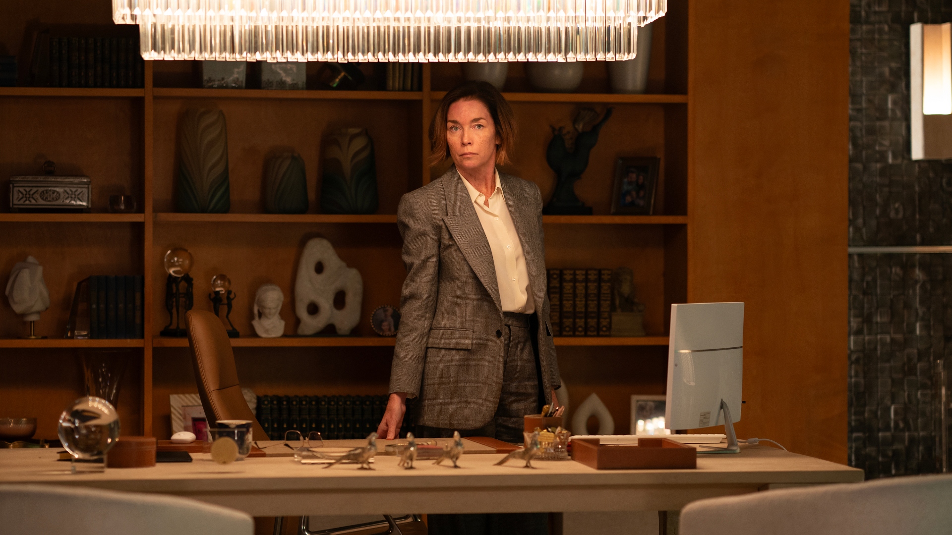 Sinatra is standing at his desk in Paradise season 1